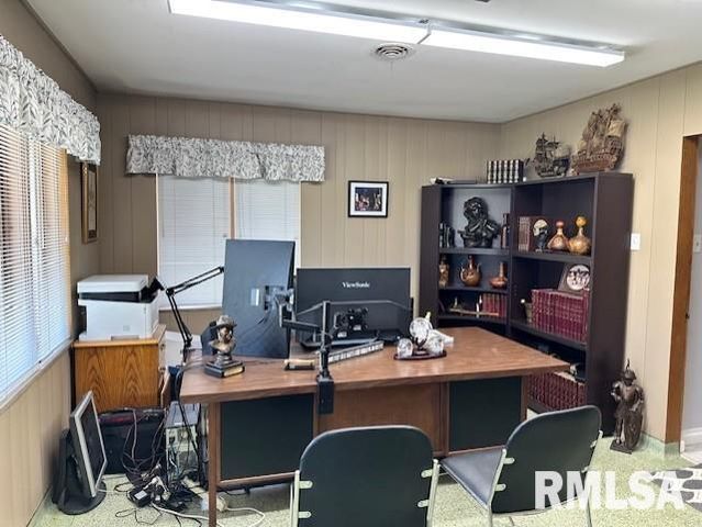 1903 MOUND Road, Jacksonville, IL 62650