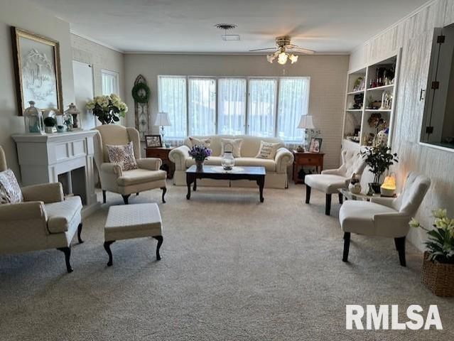 1903 MOUND Road, Jacksonville, IL 62650