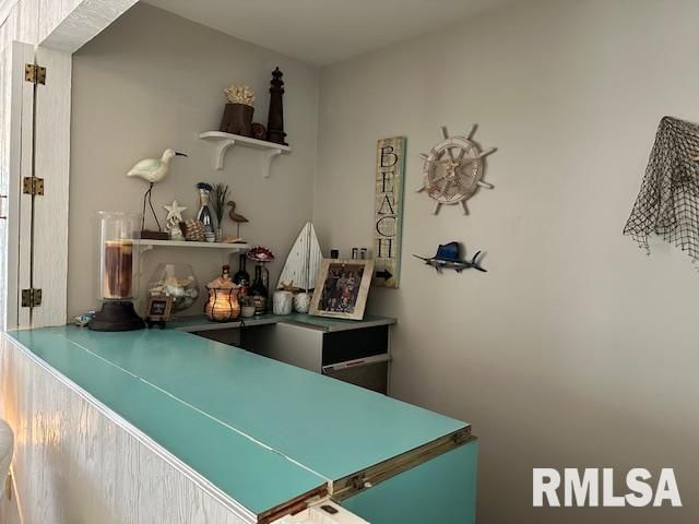 1903 MOUND Road, Jacksonville, IL 62650