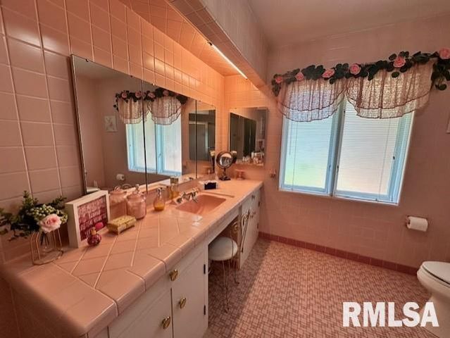 1903 MOUND Road, Jacksonville, IL 62650