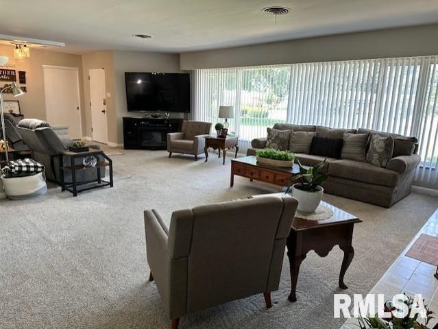 1903 MOUND Road, Jacksonville, IL 62650