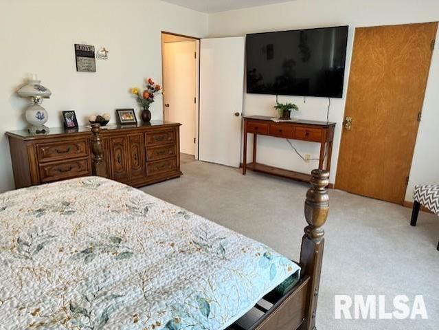 1903 MOUND Road, Jacksonville, IL 62650