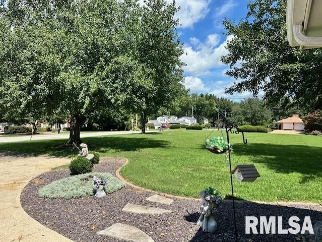 1903 MOUND Road, Jacksonville, IL 62650