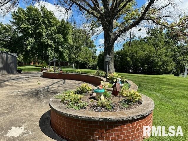 1903 MOUND Road, Jacksonville, IL 62650