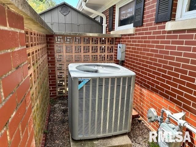 1903 MOUND Road, Jacksonville, IL 62650