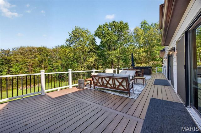 4 Lakeway Court, Defiance, MO 63341