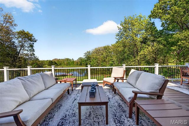 4 Lakeway Court, Defiance, MO 63341