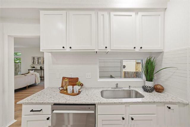 8320 Greenslope DR B, Austin, TX 78759