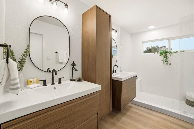 8320 Greenslope DR B, Austin, TX 78759