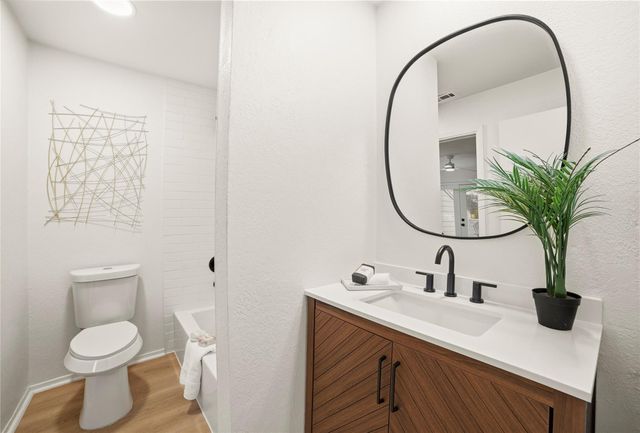 8320 Greenslope DR B, Austin, TX 78759