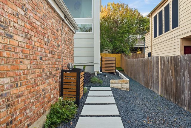 8320 Greenslope DR B, Austin, TX 78759