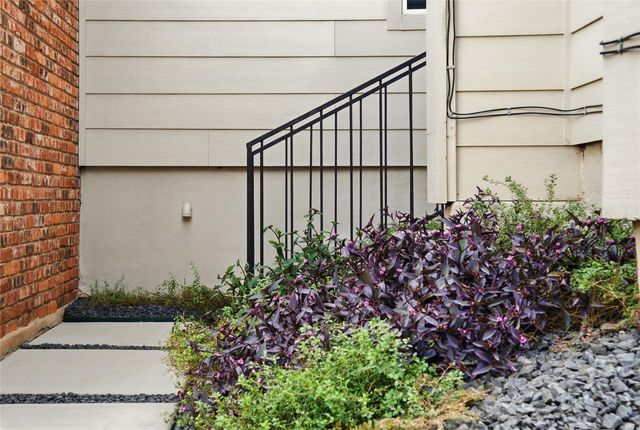 8320 Greenslope DR B, Austin, TX 78759