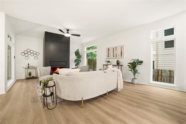 8320 Greenslope DR B, Austin, TX 78759