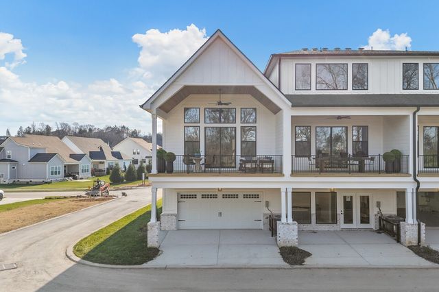 2093 Conductor Ln, Thompsons Station, TN 37179