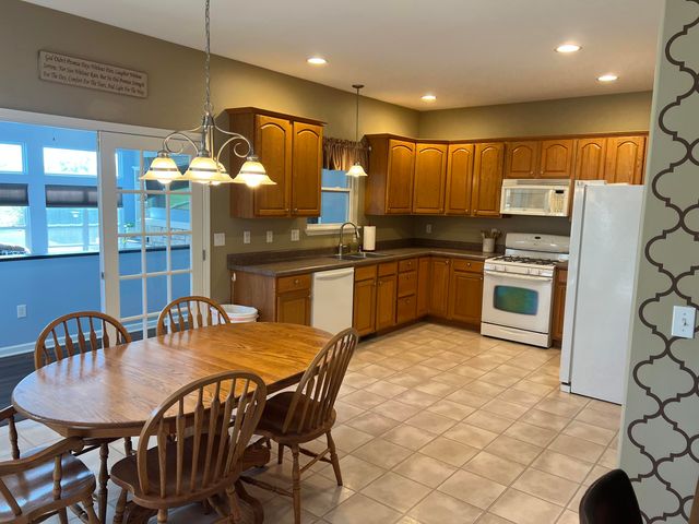 1044 Metz Court, Hobart, IN 46342