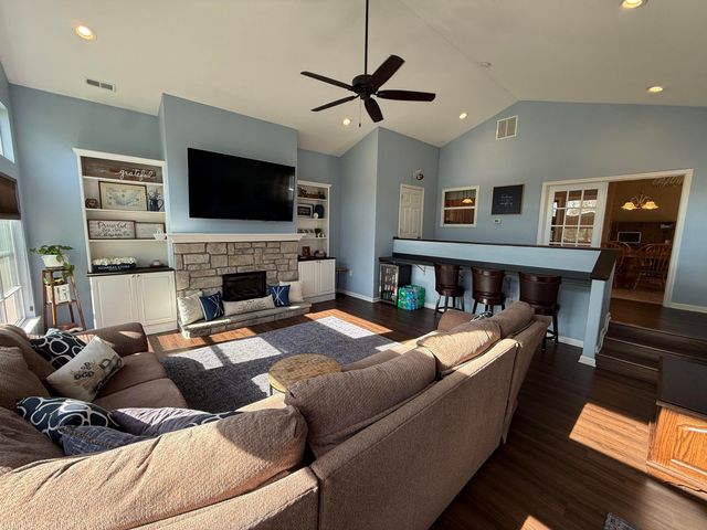 1044 Metz Court, Hobart, IN 46342