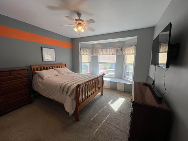 1044 Metz Court, Hobart, IN 46342