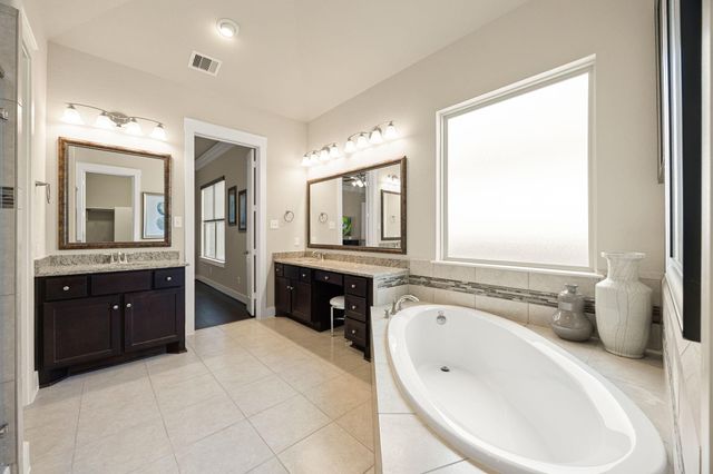 14 Kendrick Pines Boulevard, The Woodlands, TX 77389