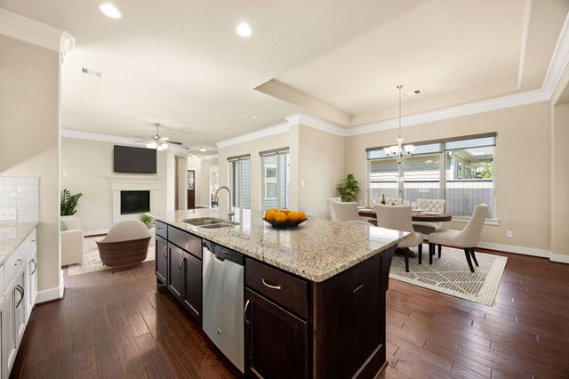 14 Kendrick Pines Boulevard, The Woodlands, TX 77389