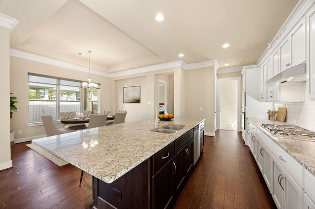 14 Kendrick Pines Boulevard, The Woodlands, TX 77389