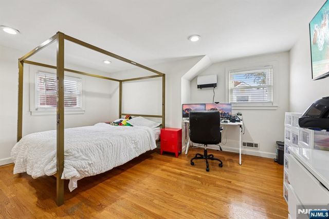 28 South Drive, Rochelle Park, NJ 07662