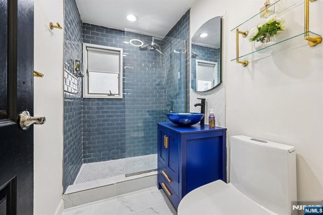 28 South Drive, Rochelle Park, NJ 07662