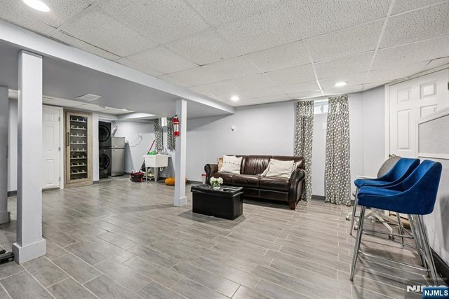 28 South Drive, Rochelle Park, NJ 07662