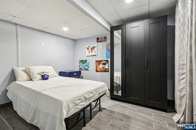 28 South Drive, Rochelle Park, NJ 07662