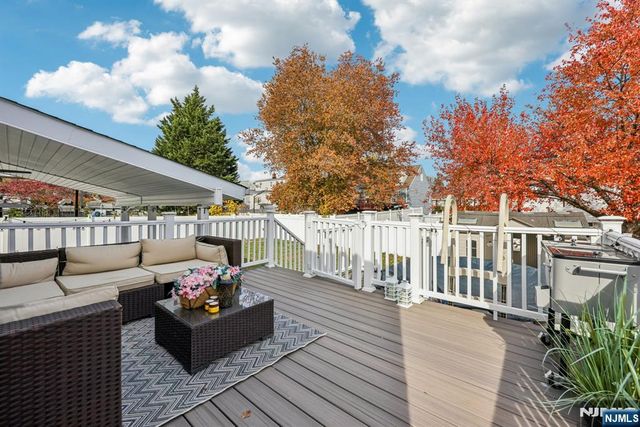 28 South Drive, Rochelle Park, NJ 07662