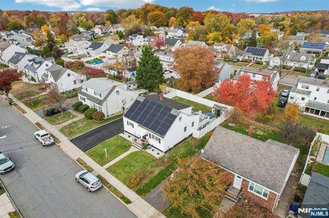 28 South Drive, Rochelle Park, NJ 07662