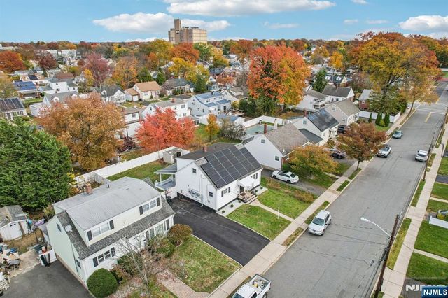 28 South Drive, Rochelle Park, NJ 07662