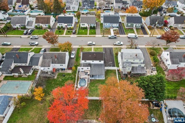 28 South Drive, Rochelle Park, NJ 07662