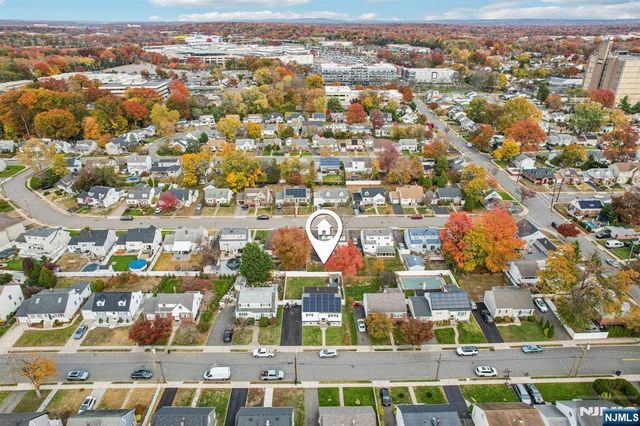 28 South Drive, Rochelle Park, NJ 07662