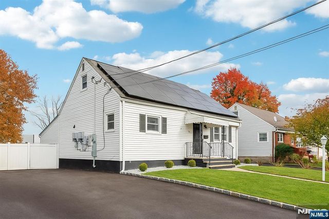 28 South Drive, Rochelle Park, NJ 07662