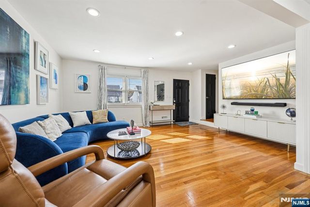 28 South Drive, Rochelle Park, NJ 07662