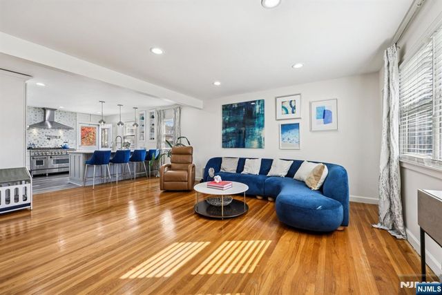 28 South Drive, Rochelle Park, NJ 07662