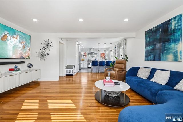 28 South Drive, Rochelle Park, NJ 07662