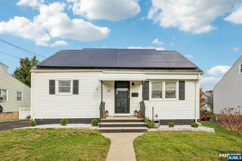 28 South Drive, Rochelle Park, NJ 07662