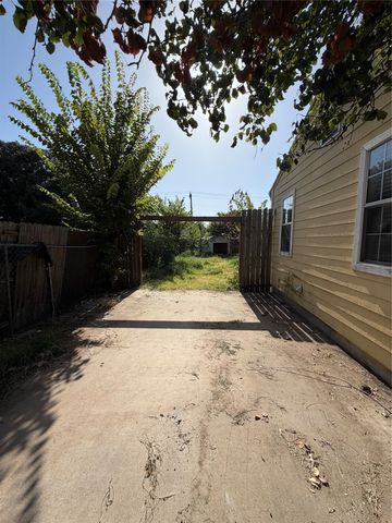 715 Scott Drive, Arlington, TX 76012