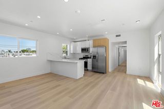10965 Calvert, North Hollywood (los Angeles), CA 91606