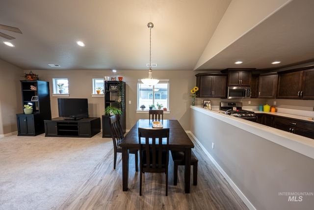 1398 W Woodpine St, Meridian, ID 83646