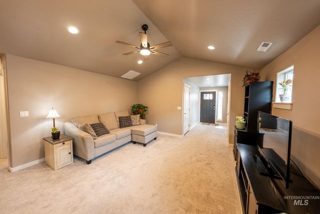 1398 W Woodpine St, Meridian, ID 83646