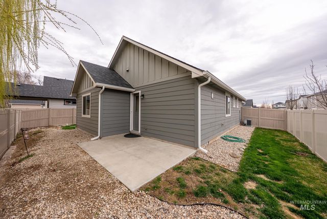 1398 W Woodpine St, Meridian, ID 83646
