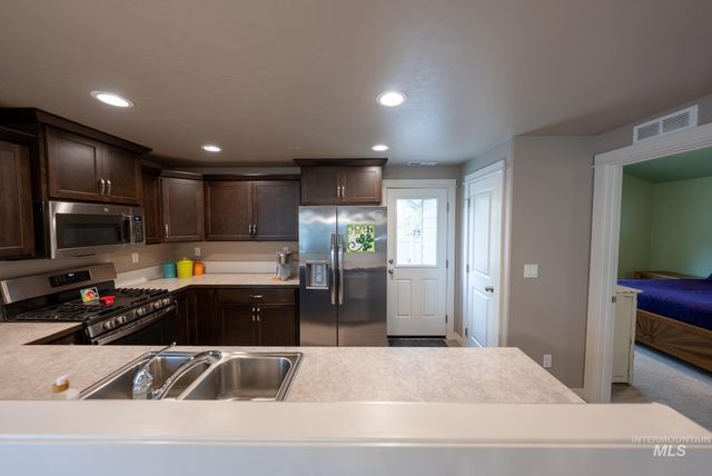 1398 W Woodpine St, Meridian, ID 83646