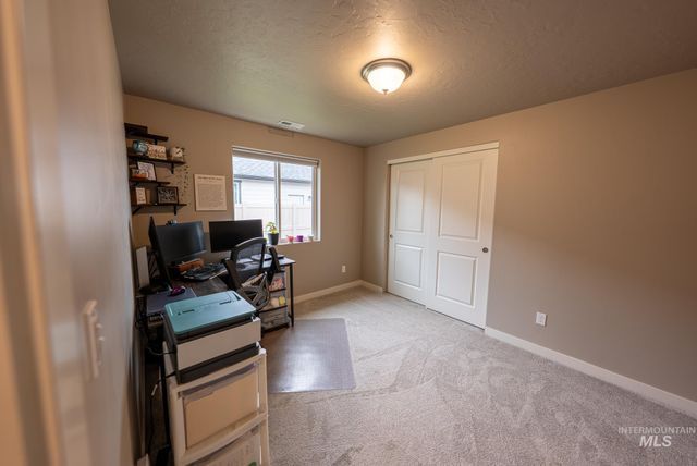 1398 W Woodpine St, Meridian, ID 83646