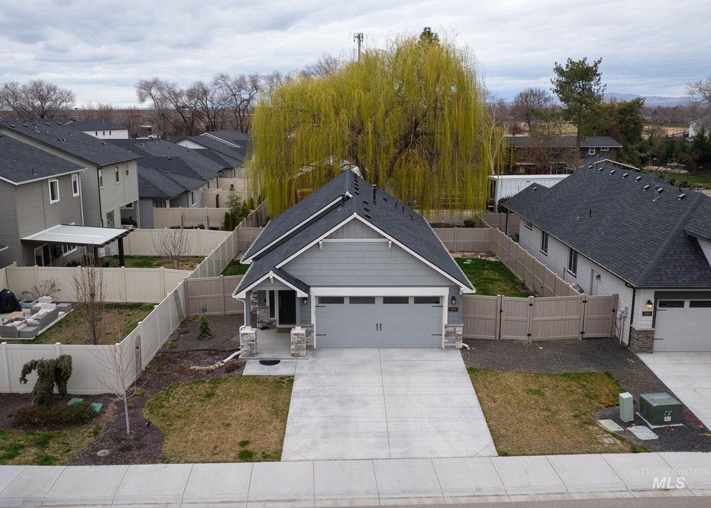 1398 W Woodpine St, Meridian, ID 83646