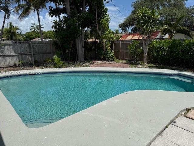 917 SE 15th Ct, Deerfield Beach, FL 33441