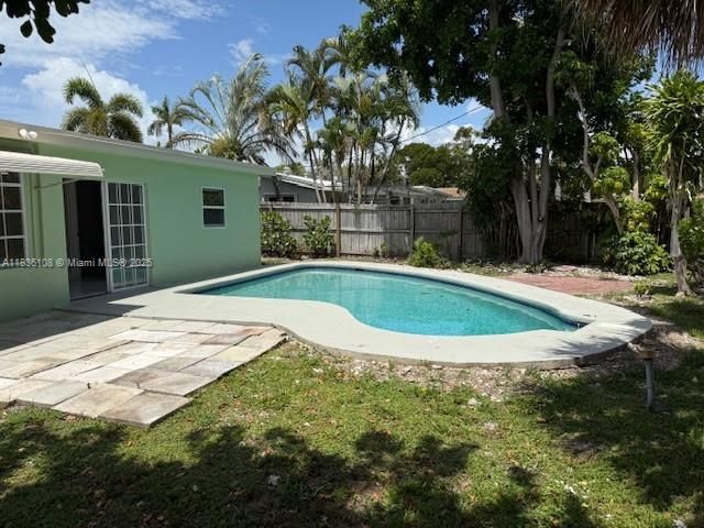 917 SE 15th Ct, Deerfield Beach, FL 33441