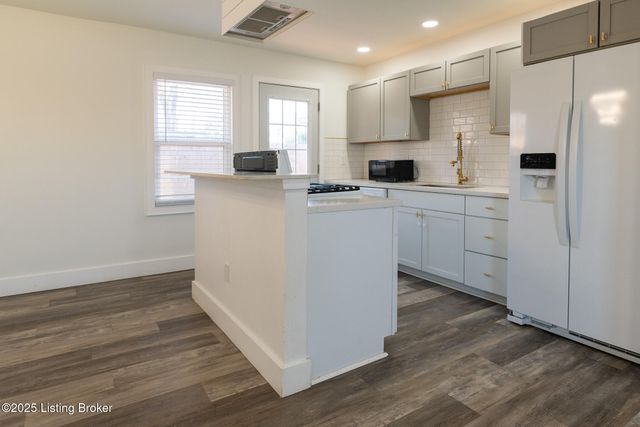 8416 Westport Rd, Briarwood, KY 40242