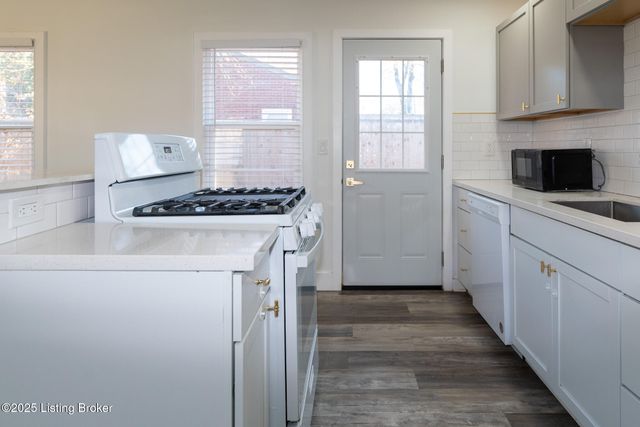 8416 Westport Rd, Briarwood, KY 40242